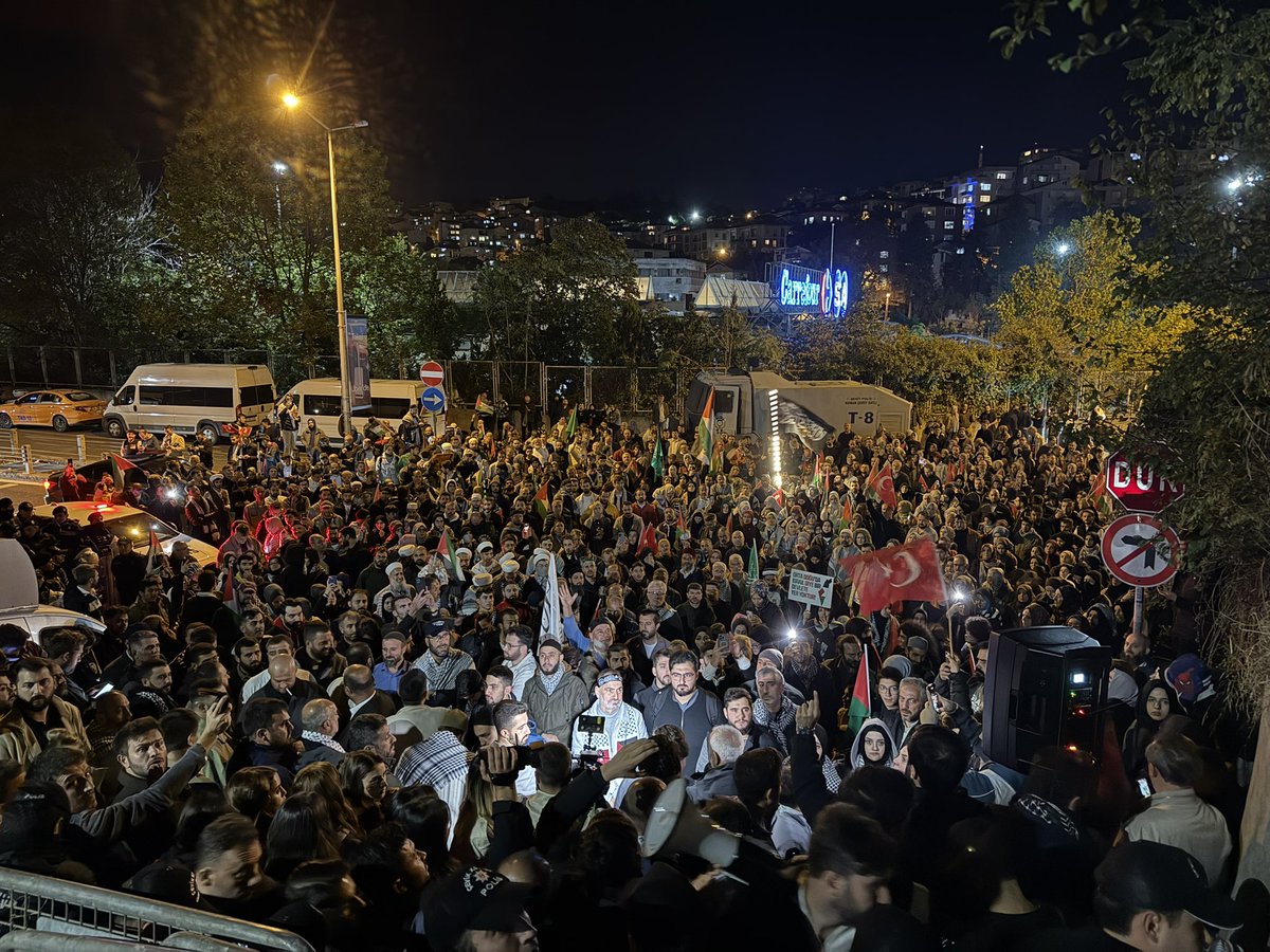 Yusufcalskan1_'s tweet photo. Sumud için ABD konsolosluğundayız Elhamdülillah.
#SumudForGaza #FreePalestine #SumudFlotillaSaldırıAltında https://t.co/hicidV6gQ6