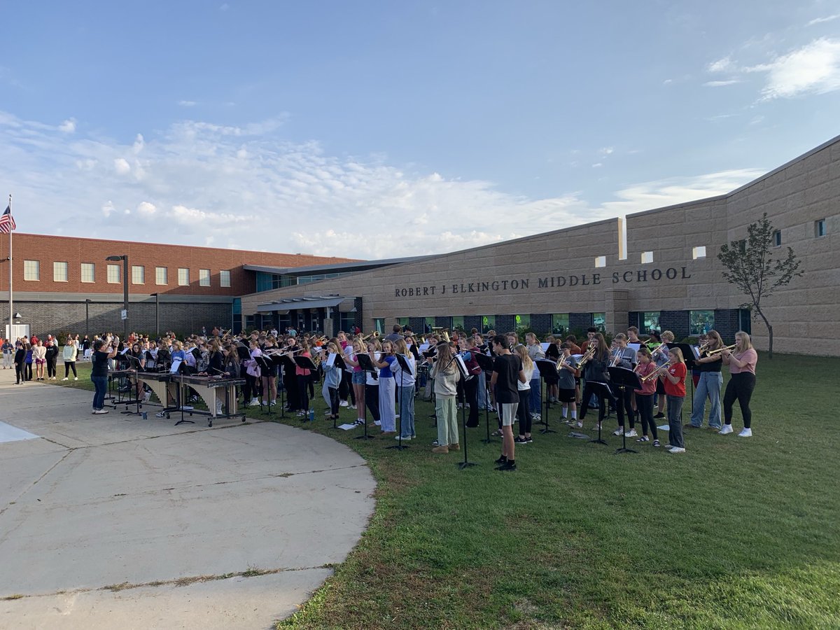 danieladams1985's tweet photo. RJEMS Bands starting our 6th Grade 5K off in grand fashion! 🏃‍♂️‍➡️🏃‍♀️‍➡️ https://t.co/EDagWV4imB
