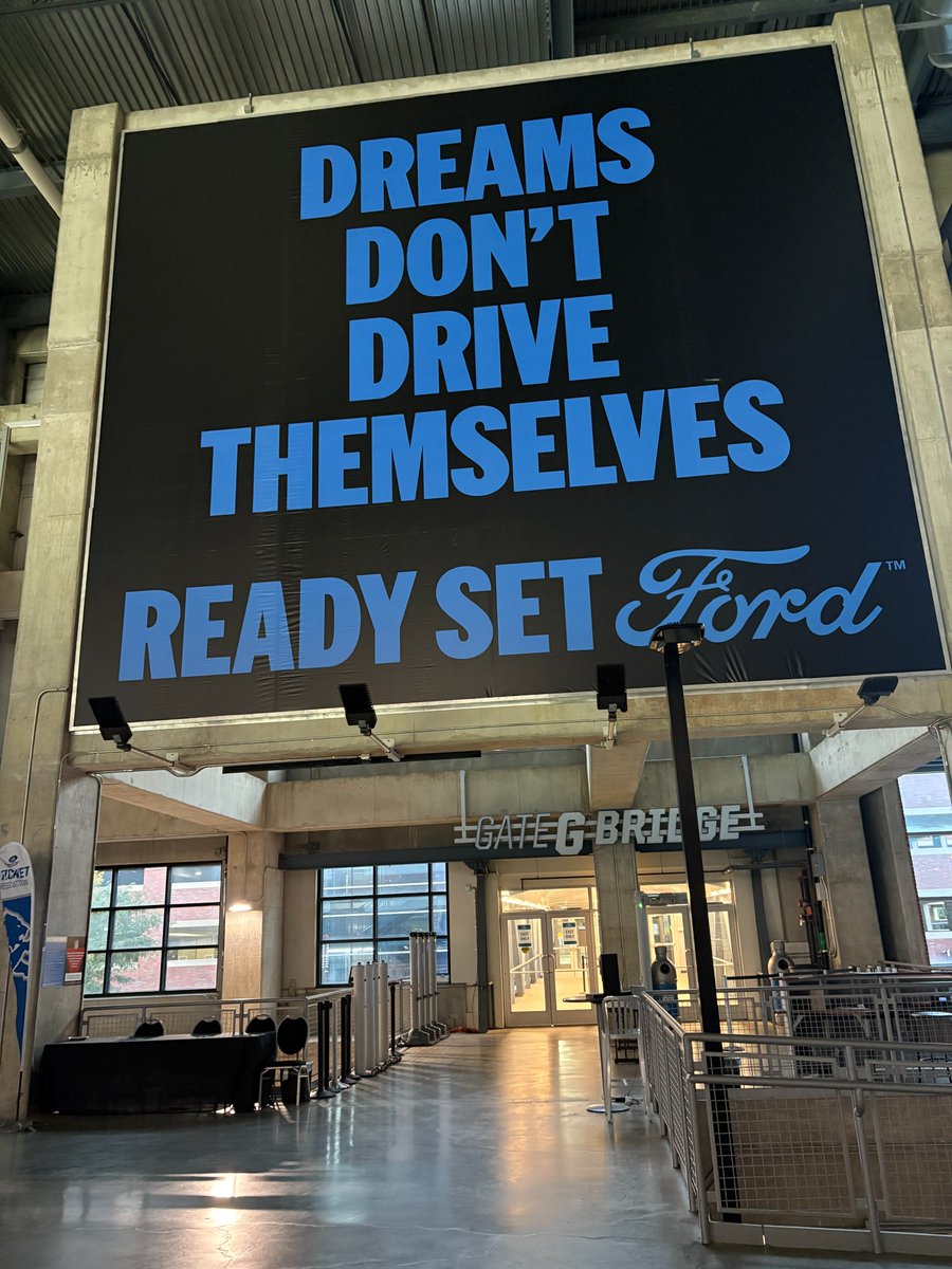 MCWT's tweet image. MCWT is excited for our Elevate, Level-Up career program! What a wonderful kick-off night at Ford Field with amazing women who are investing in themselves to &apos;Level Up&apos; their careers. A special thank you to our sponsors Ford, CXO Xchange, Bodman, and UWM.