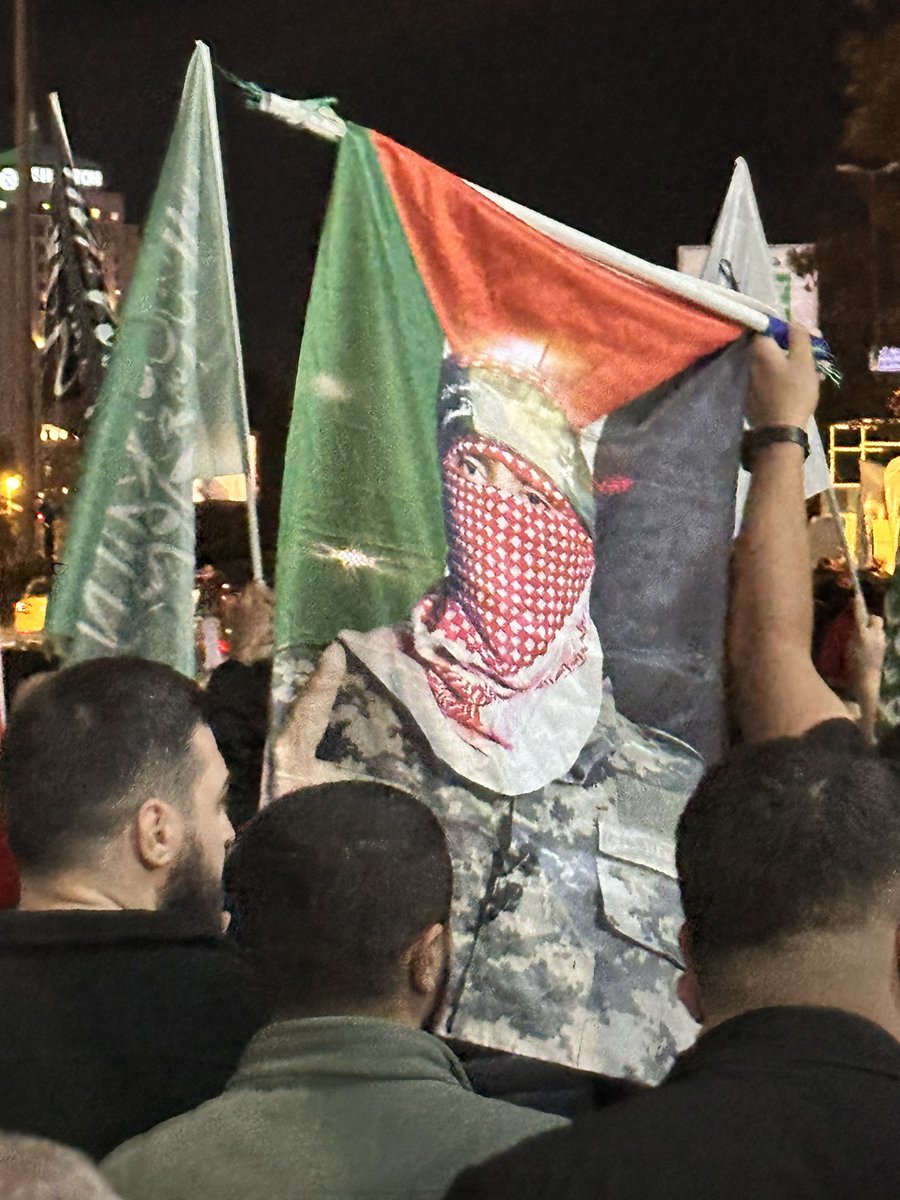 Sumud Filosunda ki kardeşlerimizin çağrısı üzerine siyonist itrail konsolosluğundayız.

 #GlobalSumudFlotilla
#FreePalestine 
#FreeGaza