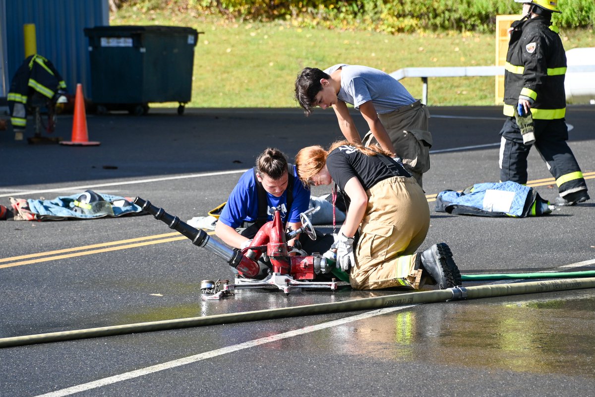 QuestarIII's tweet image. #QuestarIII #BOCES #FireScience students are putting in the work behind the scenes to keep equipment ready when it matters most. Here, students practice breaking down their tools of the trade. While it may not be the most fun part of the job, it&apos;s one of the most important. #CTE