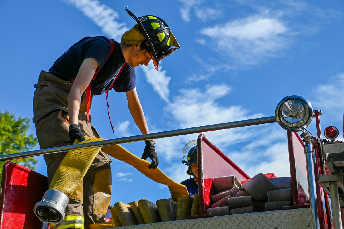 QuestarIII's tweet image. #QuestarIII #BOCES #FireScience students are putting in the work behind the scenes to keep equipment ready when it matters most. Here, students practice breaking down their tools of the trade. While it may not be the most fun part of the job, it&apos;s one of the most important. #CTE