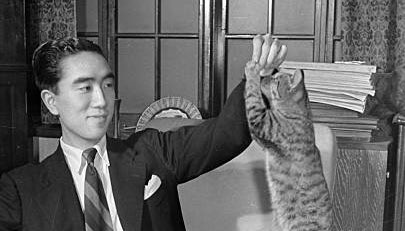 "Los jóvenes tienen la absurda idea de que lo que es nuevo para ellos también debe serlo para los demás. Por muy poco convencionales que sean, solo repiten lo que otros hicieron antes".

YUKIO MISHIMA.