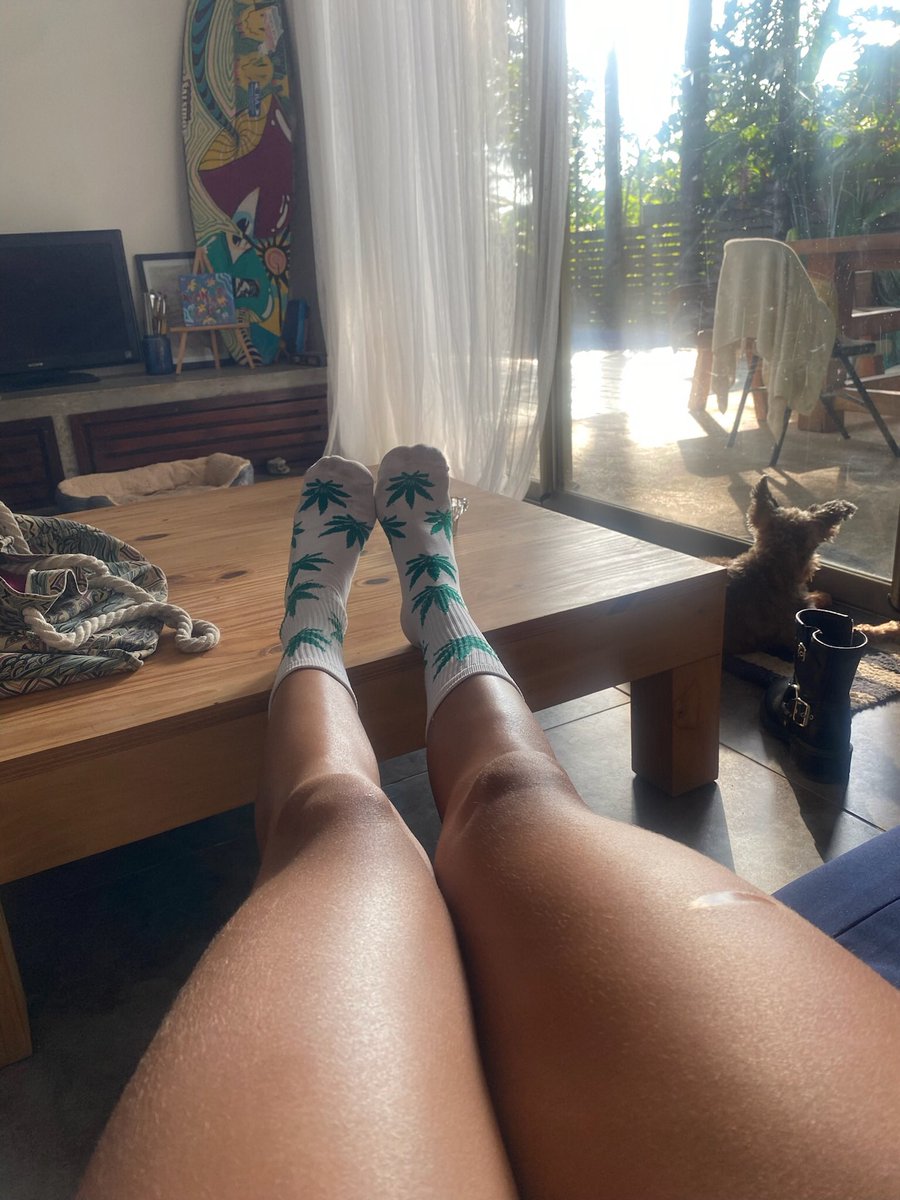 AlexxaGreyy's tweet photo. 🧦 https://t.co/AUJBbv3pgq