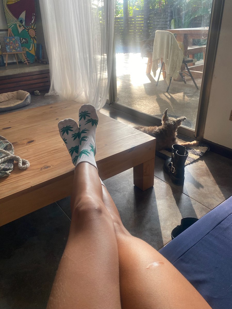 AlexxaGreyy's tweet photo. 🧦 https://t.co/AUJBbv3pgq