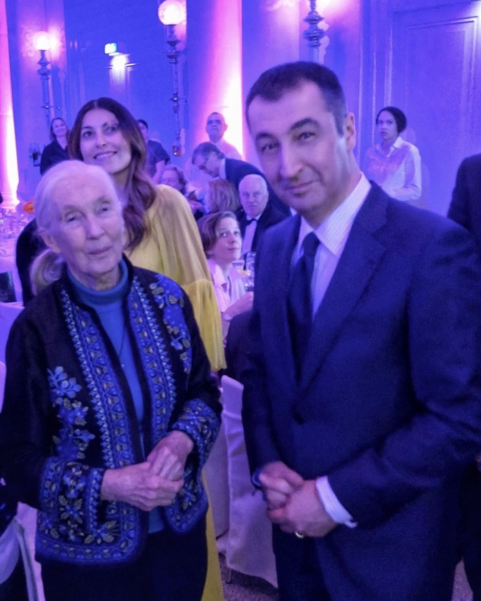 Dr. Jane Goodall, was für eine starke und mutige Frau. Ein Vorbild, eine Wegbereiterin, die trotz vieler Hindernisse ihren Weg machte und eine der wichtigsten, vedientesten &amp; bekanntesten Umweltschützerinnen unseres Planeten wurde. Sie wird fehlen.