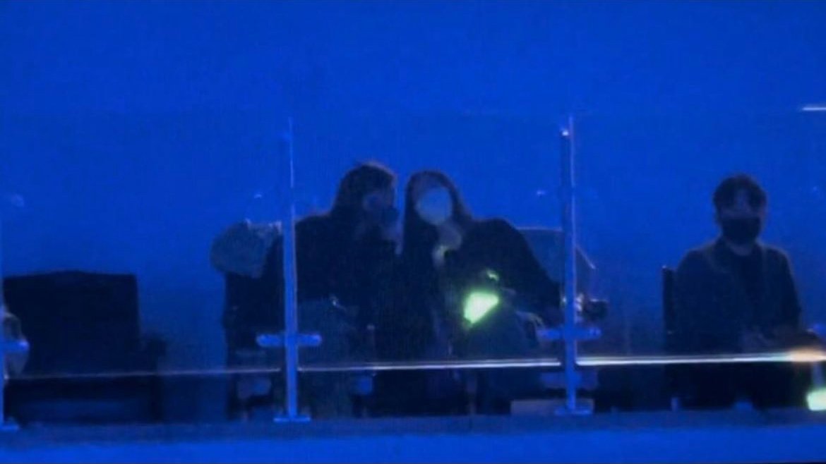 himysoule's tweet photo. i miss my divorced parents 💜💛 
#taengsic https://t.co/iVR195b3sL