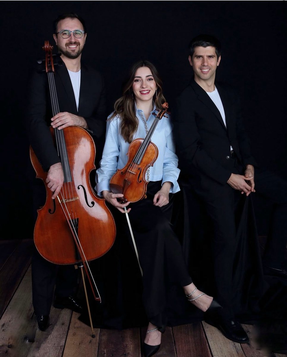 Estem immensament il·lusionats d’anunciar el nostre debut al Palau de la Música Catalana el proper 11 de desembre a les 19:30h.
Una cita molt especial que volem compartir amb vosaltres.
🎶 Us hi esperem amb tota la nostra emoció i entusiasme!