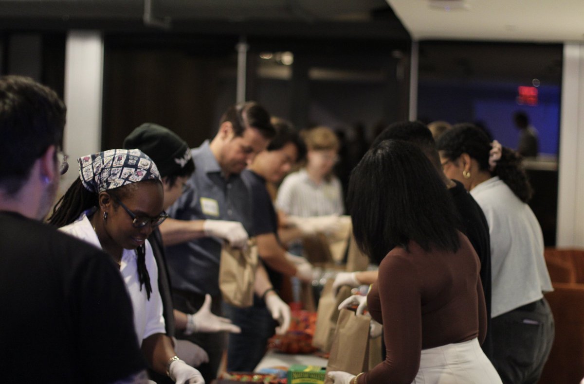 A huge shoutout to everyone who joined us at our Snack Pack in #NYC last night! 🌟 Together, the group assembled snack packs for NYC children in need. It was a perfect way to close out Hunger Action Month. Plus, we had fun doing it! 

Thank you to our friends at <a href="/warnermusic/">Warner Music Group</a> for