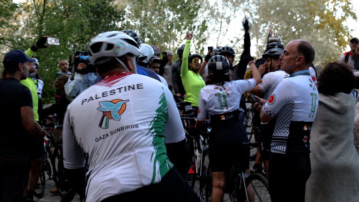 AhotsaInfo's tweet image. [BIDEOA] 'Cycling for Gaza' bizikleta martxa Iruñera heldu da
#Cyclig4Gaza #stopgenocideingaza #PalestinaAske
ahotsa.info/albisteak/cycl…