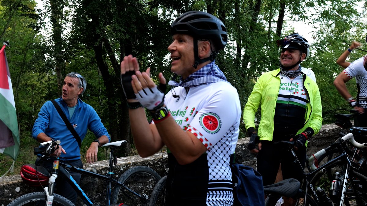 AhotsaInfo's tweet image. [BIDEOA] 'Cycling for Gaza' bizikleta martxa Iruñera heldu da
#Cyclig4Gaza #stopgenocideingaza #PalestinaAske
ahotsa.info/albisteak/cycl…