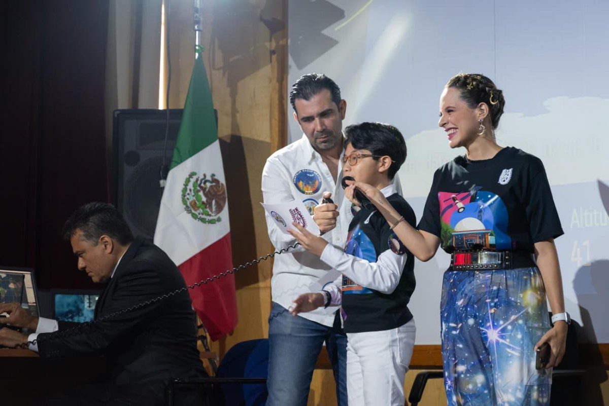 PLEE_IPNoficial's tweet photo. 📷📷 El IPN hizo historia 📷📷
El 1 de octubre de 2025, desde el @PLEE_IPNoficial, el @IPN_MX estableció contacto directo con la @Space_Station.
¡Un acontecimiento histórico!📷
#IPN #CienciaParaTi #ISS #NASA #ARISS #ConversusRadio https://t.co/T5TgQKbs4L
