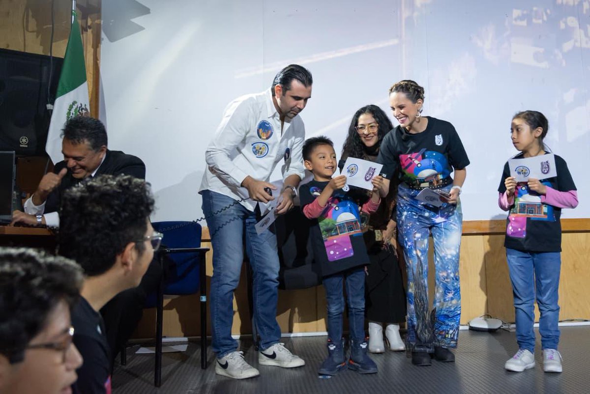PLEE_IPNoficial's tweet photo. 📷📷 El IPN hizo historia 📷📷
El 1 de octubre de 2025, desde el @PLEE_IPNoficial, el @IPN_MX estableció contacto directo con la @Space_Station.
¡Un acontecimiento histórico!📷
#IPN #CienciaParaTi #ISS #NASA #ARISS #ConversusRadio https://t.co/T5TgQKbs4L