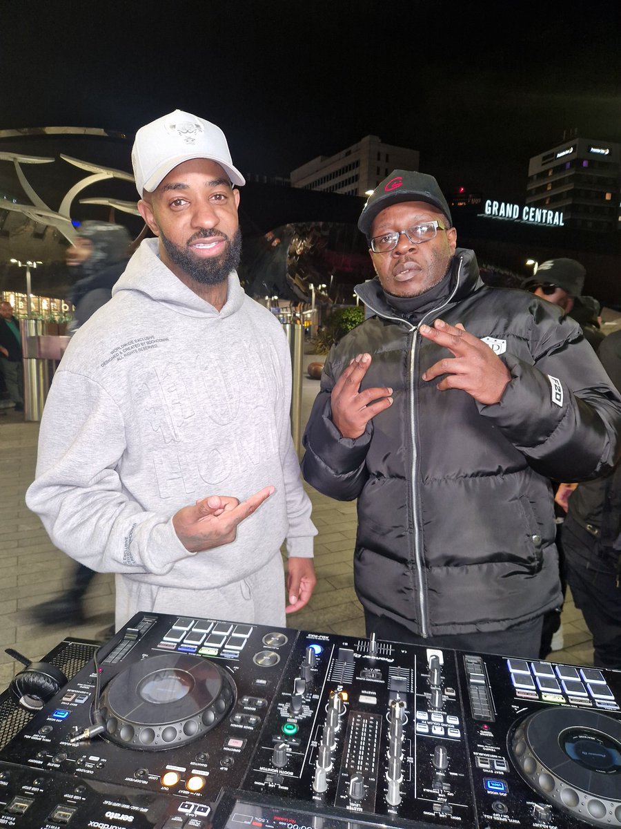 hitmansonline's tweet photo. Yeah the genna dem just done a mad set with Mak 10 🚿🚿 https://t.co/7RaS1HIfEq