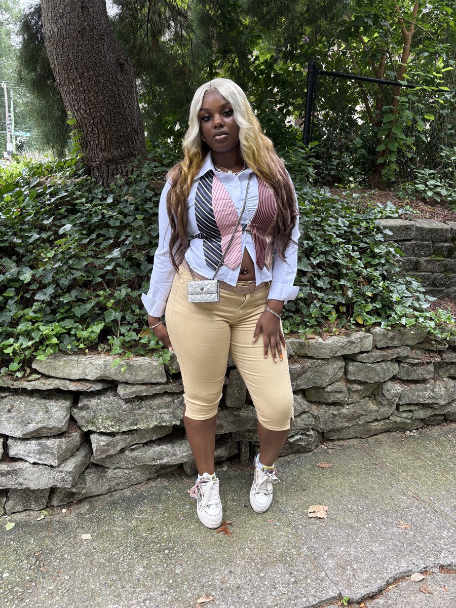 serenaariyahh's tweet image. omg i’m never active on here but #lastfirstday 💞🤑