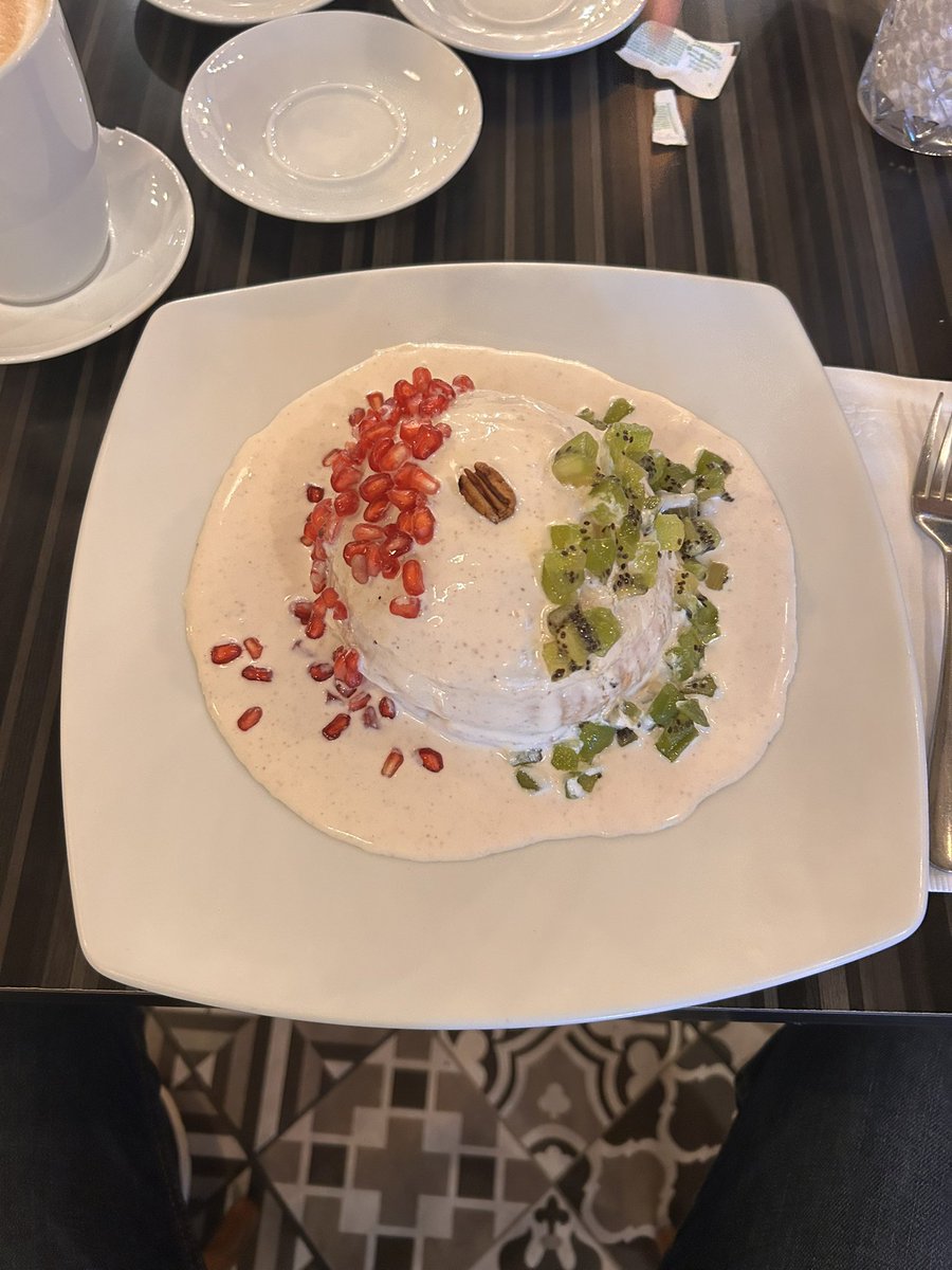 Filibrown's tweet image. Que bueno que ya terminó la temporada de conchas en nogada del cafezzito. Demasiado buenas pero 🐽 
Esperaremos. 2026.