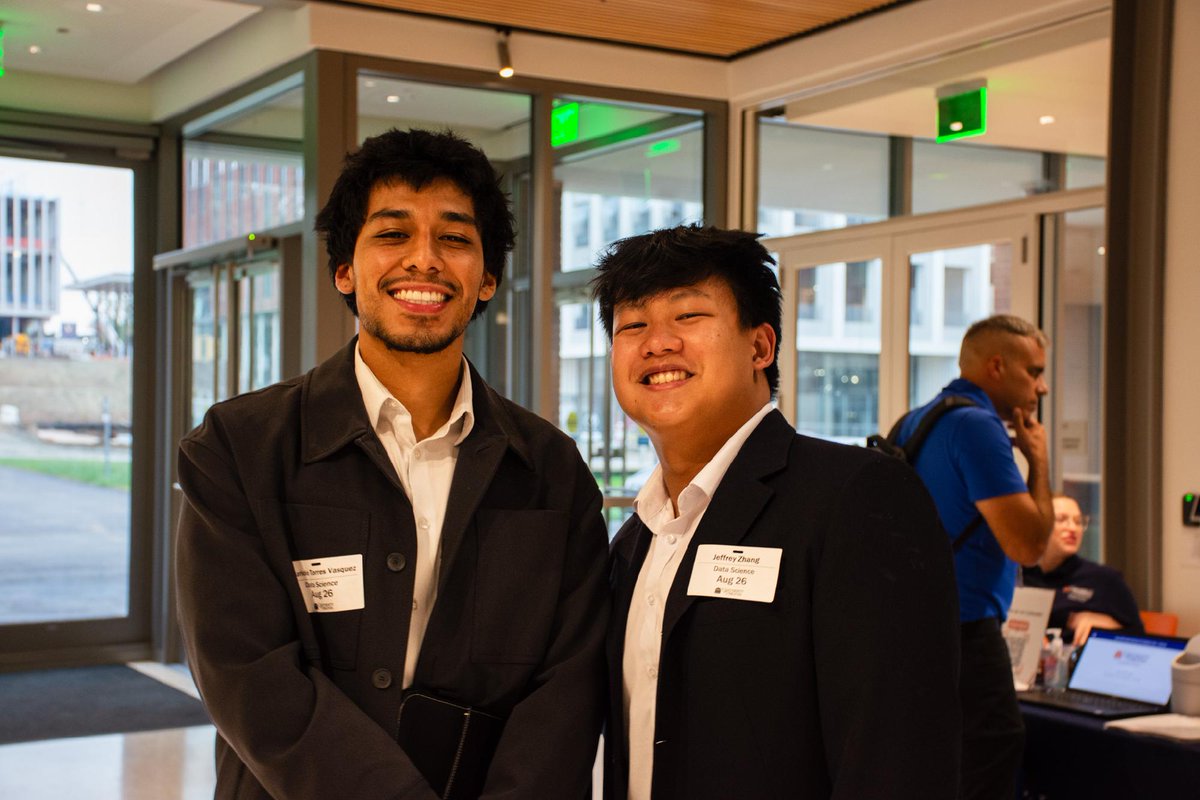 uvadatascience's tweet image. Data Science & Analytics Night provided undergraduate and graduate students with the opportunity to engage with over 15 leading companies and expand their professional networks 💼