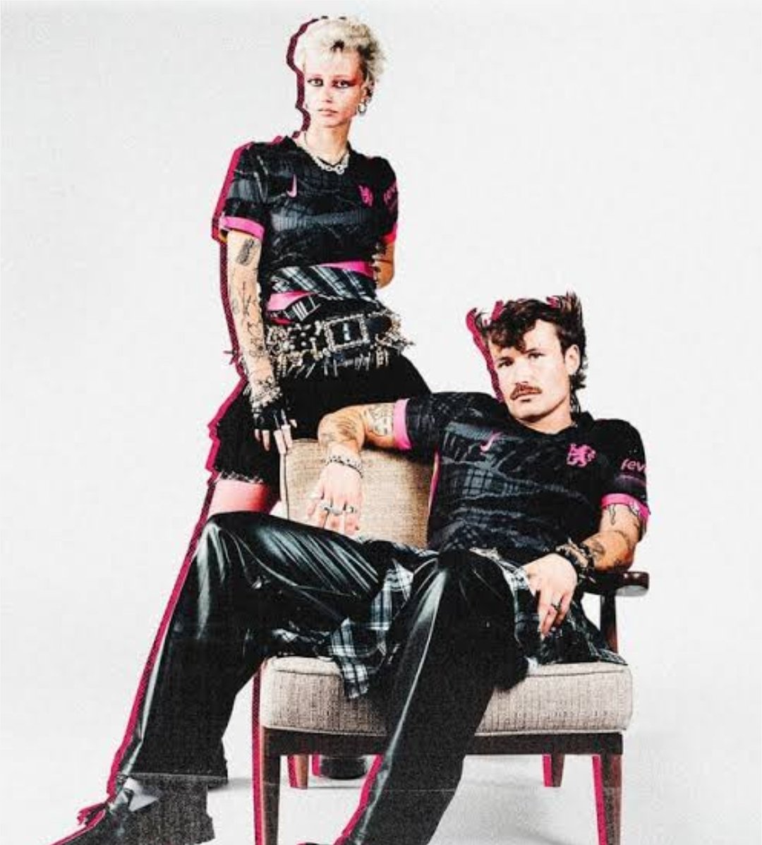_Gustavo7's tweet photo. Eu estou com uma leve impressão que #PinkCanids teve como inspiração a camisa do Chelsea que se inspirou na pegada Punk dos anos 2000, só que no caso a Pink Canids irá na pegada do Rock, se for preto com rosa vai ficar muito linda. #Ansioso https://t.co/gFnxsjCJ95