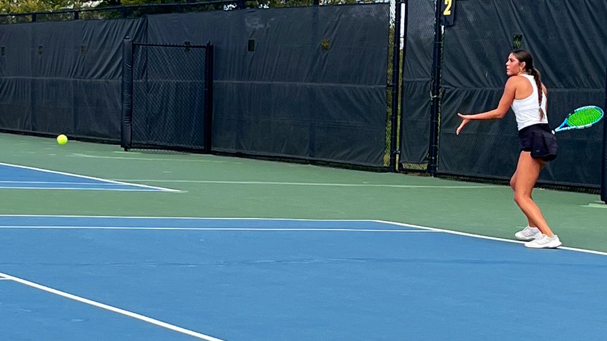 Harika played an incredible match but falls short against the #2 seed, Kate Holton, from Waterloo Columbus. 

Final score: 2-6, 2-6