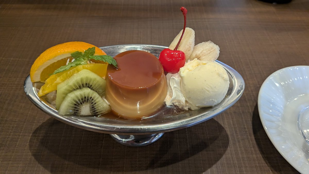 Ahly3's tweet image. 今日のお昼？は
#倉式珈琲店
栗のワッフル1200円
渋皮モンブラン800円
アイスマロンオレ680円
倉シックプリンアラモード880円

マイナンバー更新に行って
5分で終わったので
どうしよう…と倉式珈琲へ
ちょうど秋フェアをやっていたので
色々発注！
うまうま〜♪