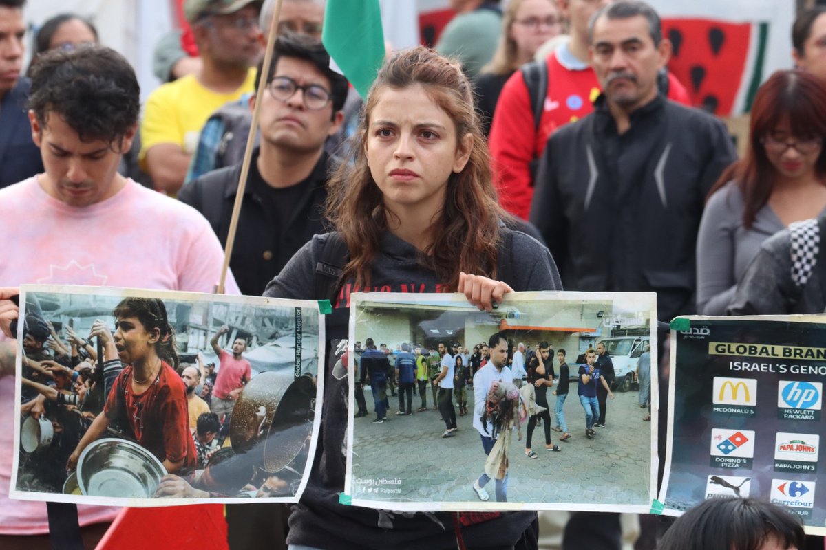 🔴 A su vez, en apoyo a la flotilla, un grupo de estudiantes de la Escuela Nacional de Antropología e Historia protestan frente al plantel educativo ubicado sobre Periférico Sur.

🔗solde.mx/4o1pQ5b 
📷 José Melton | La Prensa
