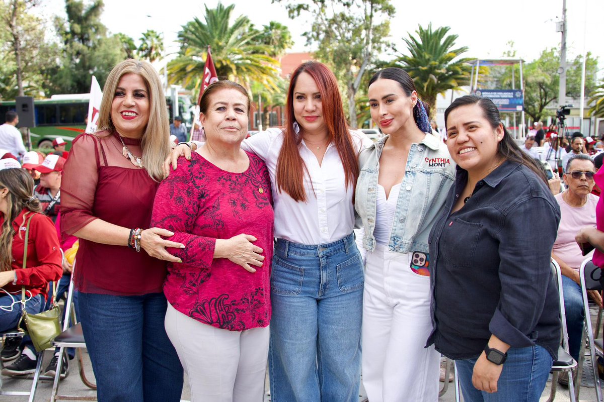 🙌🏻 ¡En #Durango conmemoramos 7️⃣ años de caminar junto al pueblo y para el pueblo!

La #transformación se construye escuchando, sirviendo y respondiendo a la confianza de la gente. ♥️

#ConElPuebloTodo  
#TransformaciónEnMarcha  
#Morena