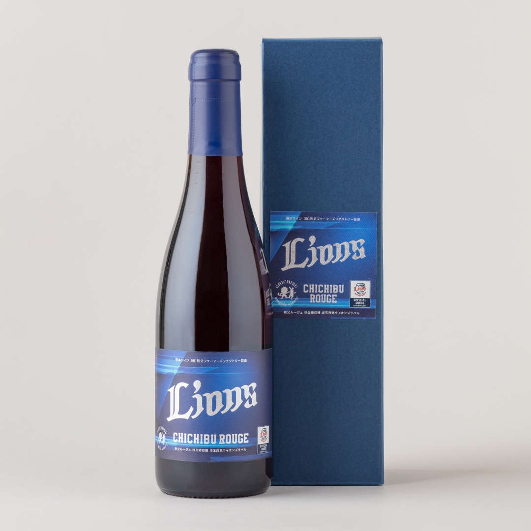 🍂秋の夜長にライオンズとともに🦁✨

埼玉西武ライオンズラベルの 🍷
秩父ルージュ(375ml)販売中‼️

秩父市で収穫した特別な一本🍇

ワイナリー直営ショップや道の駅や酒販店などでお買い求めいただけます💡
ぜひご賞味ください🍷

■秩父兎田ワイナリー
chichibu-ff.com
#seibulions