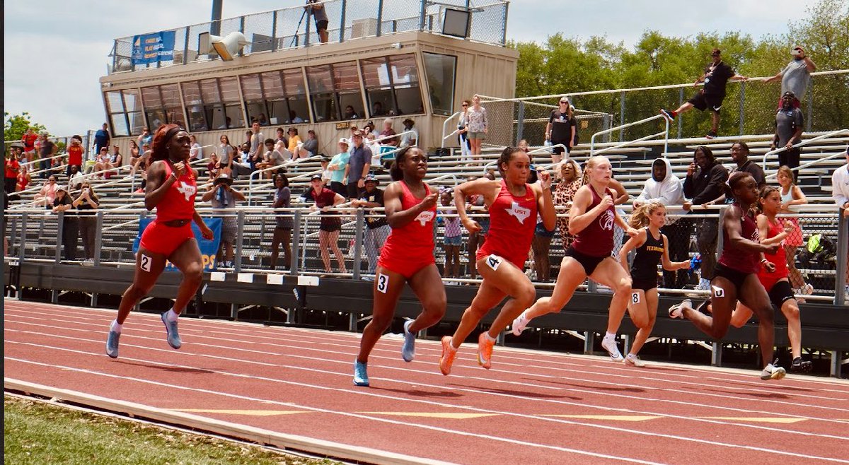 After a great conversation with Coach Wright, I would like to announce my 3rd offer from the University of St.Thomas. #AGTG 💕
<a href="/ahsblazertf/">ahstrailblazertf</a>
<a href="/AHSJumps/">@AHSJumps</a> 
<a href="/Coach_NoeRobles/">Noe Robles</a> 
<a href="/USTCeltsTrack/">UST Cross Country/Track & Field</a>