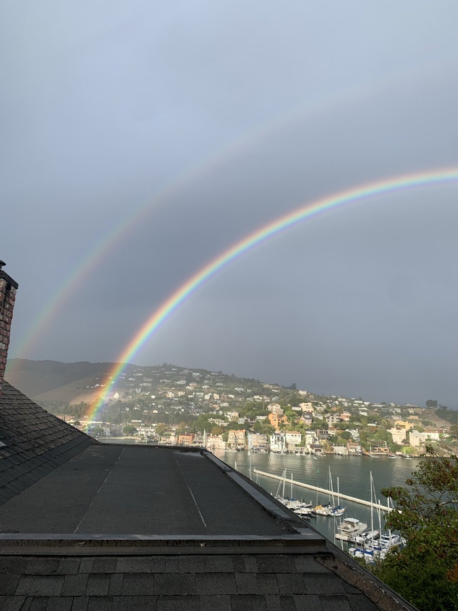starree's tweet image. ⁦@RobMayeda⁩ ⁦@ggweather⁩
Such beautiful rainbows over Tiburon! 🌈 As the light rain stopped, the rainbows vanished. Hopefully more soon. 🌧️