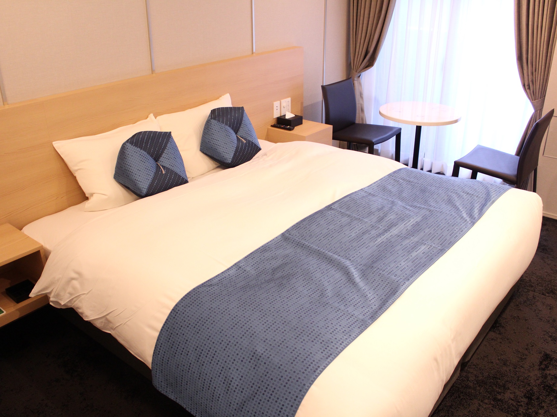 京都洛中高岡屋 座布団 + FLYMEe フォロー フロアチェア 2脚セット 京都洛中高岡屋 座布団 + FLYMEe フォロー フロアチェア 2脚