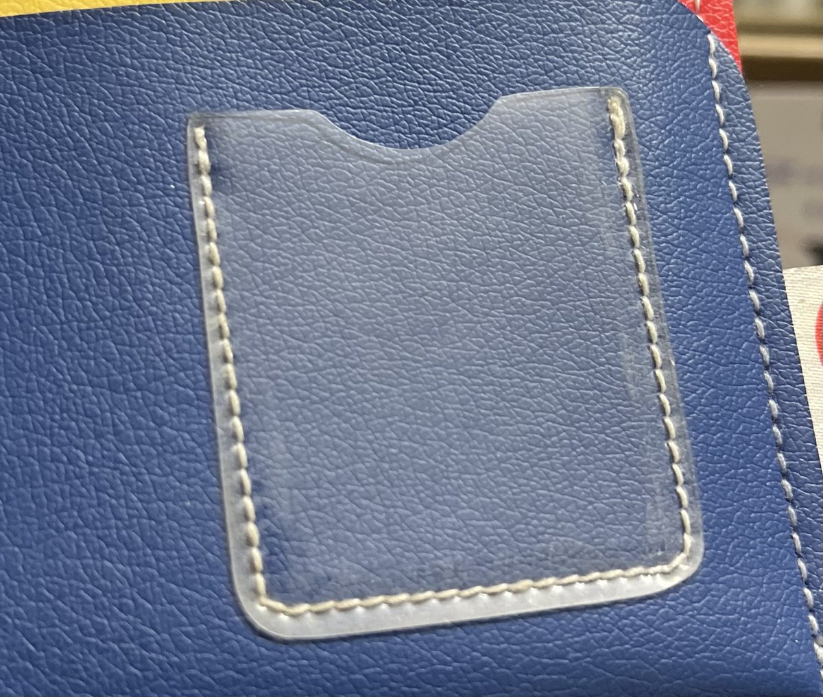 pluemdo0's tweet photo. ♥️ ส่งต่อ ♥️
wgg craft studio card holder
สี dark blue & red 💙❤️
✨99 บาทรวมส่ง✨
มือ 2 ตำหนิตามภาพเลยค่ะ 🥺
สนใจ dm สอบถามสั่งซื้อค่ะ
#cardholder #ส่งต่อ #cardfolder #wggcraftstudio #wggcraftstudioส่งต่อ #ตลาดนัดnct #ปลอกแท่งไฟ #DOYOUNG_Doors_in_BANGKOK https://t.co/BHTrJDYC3Z