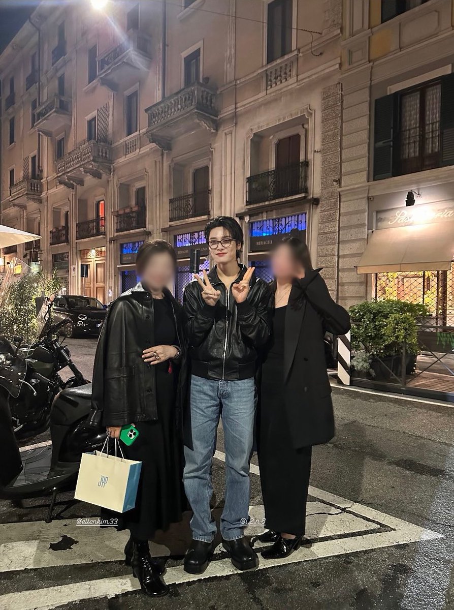 IN2128J's tweet photo. 보테가 관계자분 인스스에 정인이♡♡ https://t.co/7HKVJE8Q8M