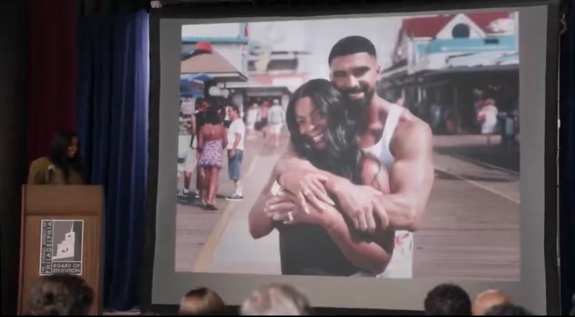 justraveen_'s tweet image. Idk but Ava being in love is something I never knew I needed #AbbottElementary