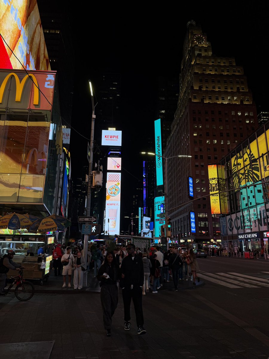 iam_the_code's tweet image. The City That Never Sleeps 🌃