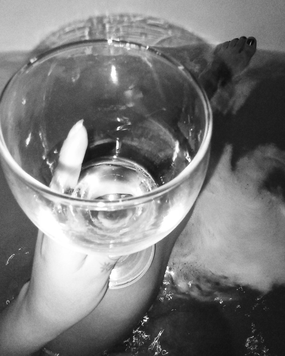 ¡Salud! Octubre llegó 😏🍂. Ya somos 1200 traviesos disfrutando conmigo, y les prometo que este mes tendrán fotos y momentos que los van a dejar sin aire 😈🔥. ¿Listos para lo que viene?

#curvy #swinger #bigbooty #culona #Onlyfans #sexy #latina
