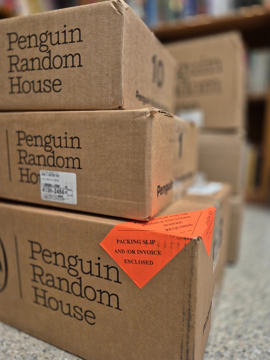 MadRedBooks's tweet photo. Book mail is the best mail!

This is your reminder that if you don't see what you're looking for on our shelves, we take suggestions on what we should order in! https://t.co/DhQCgTy7qD