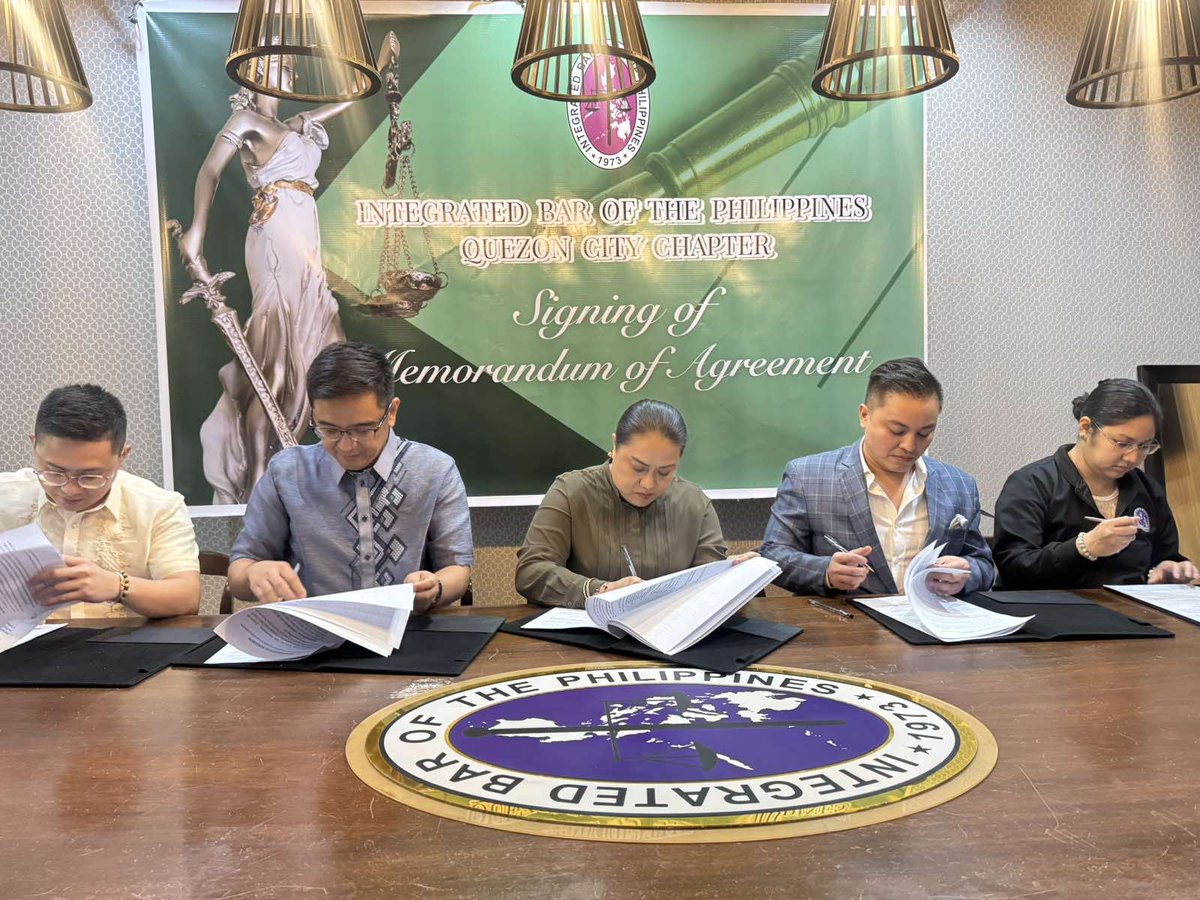 IBP_NCLA's tweet image. IBP Quezon City
September 29, 2025

IBP QC Chapter and the Presidential Commission for the Urban Poor (PCUP) sign MOA to institutionalize the delivery of free legal aid services to urban poor communities.

#IBPNCLA
#ServeTheCountryHailTheIBP
#IBPLegalAid