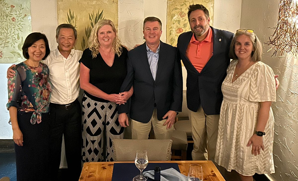 D_Frezza's tweet image. A night on the town with a wonderful CofC leader @JohnnieBaxley3 celebrating a wonderful member of Cougar Nation. 

Michelle, thank you for everything you do!