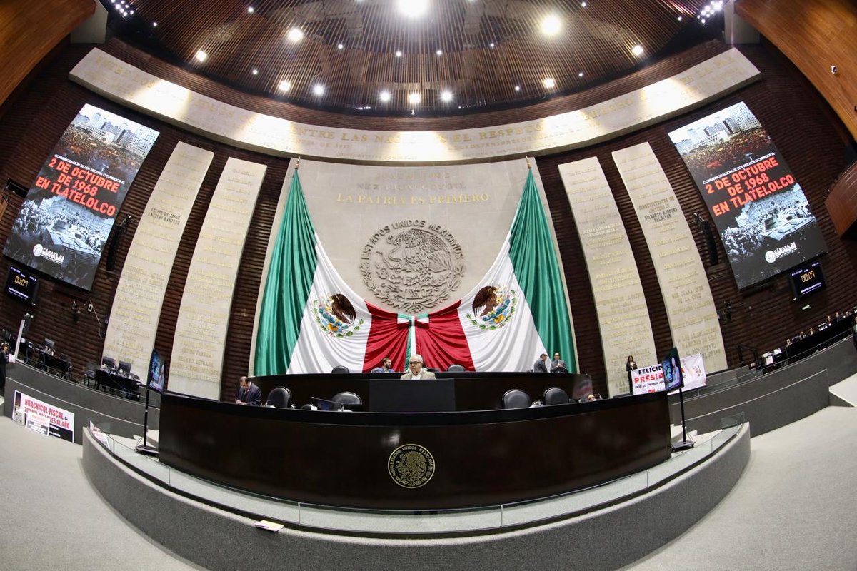 El Dip. <a href="/vsamuelpalma/">Samuel Palma</a>, a nombre del Grupo Parlamentario del PRI, recordó en tribuna que el 2 de octubre de 1968 es una herida que marcó a la Nación y que nos obliga a rechazar siempre la cerrazón y el autoritarismo.

Honramos la memoria de los jóvenes que alzaron su voz por la