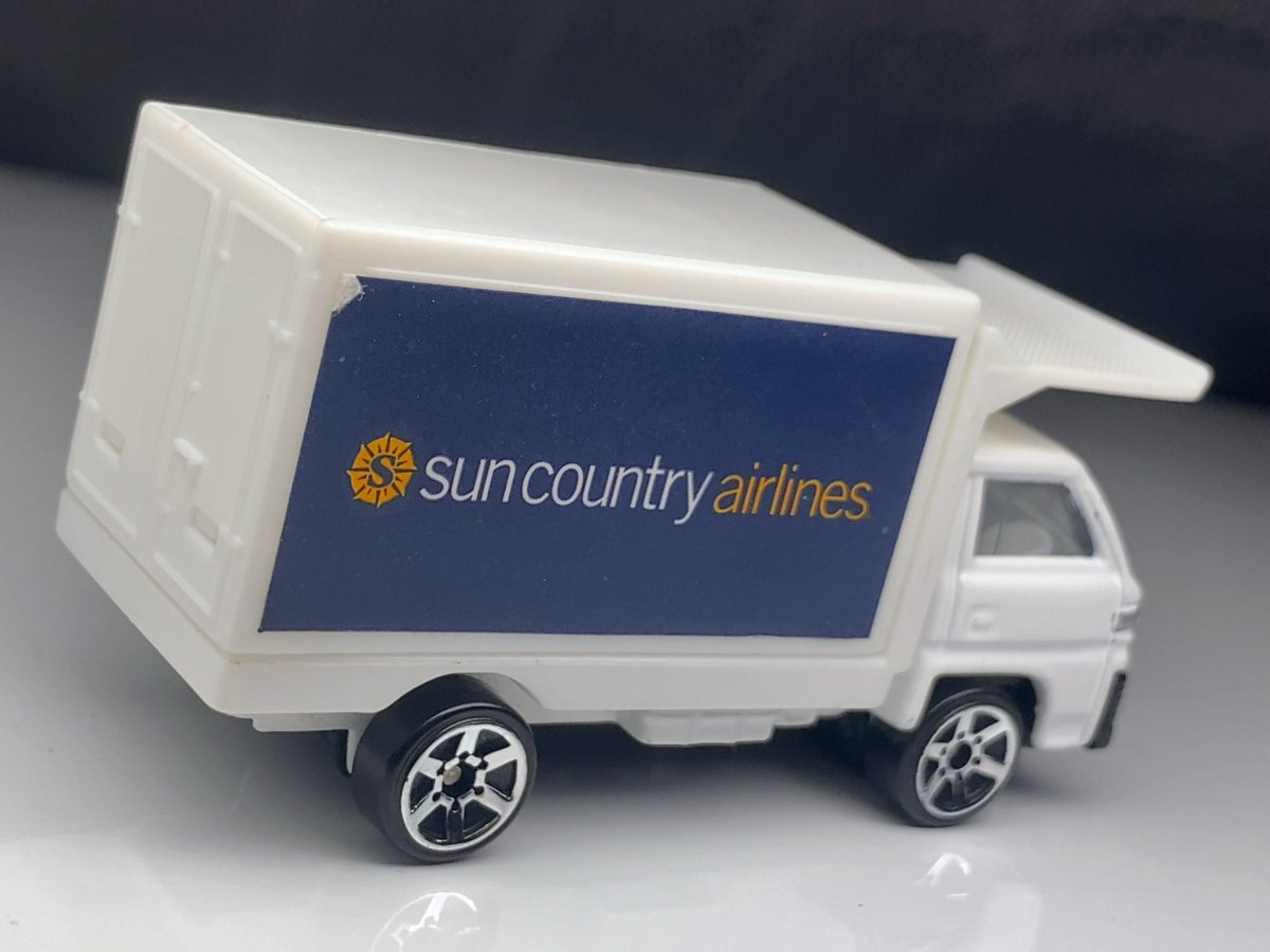 Furious_minicar's tweet photo. #Realtoy 

トミカのコピーではあるけどキャンターベースに荷台を変えたりホイールをレーシーにしてみたり色々頑張ってる🤣
サンカントリーカラーもあったんですね。
調べるとまだまだバリエーションありそう。 https://t.co/h3nv2J2cYF