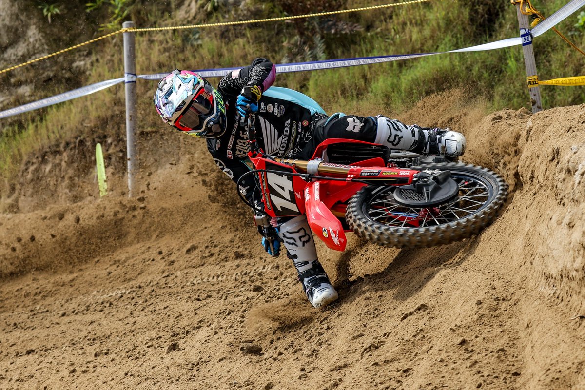 _rukumoyoshida's tweet image. 2025 全日本モトクロス　rd5 名阪大会🦌

moto1  DNF
moto2  1st

地元で初優勝することができました！
応援してくれた皆様ありがとうございました！
ヒート1のトラブルは…まぁ。🥱

次も頑張ります！

#bellsracing 
#Honda
#Webike
#オートレース宇部
#socalmxtf
#モトガレージイトウ
#motul