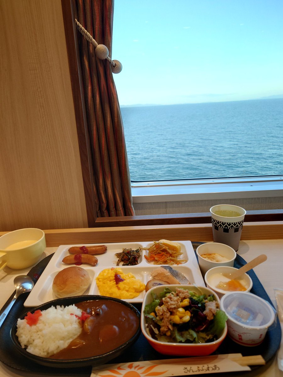 競輪温泉♨️入浴後は、別府港からマイカー🚗とともに、さんふらわあくれない⛴️☀に乗って、大阪へ🤗
バイキングが美味しくて食べ過ぎた😆夕食も朝食もさんふらわあカレー食らう🍛うま〜😙💕明石海峡大橋も見れた😉ミャクミャクとコラボの乗船記念も購入😄