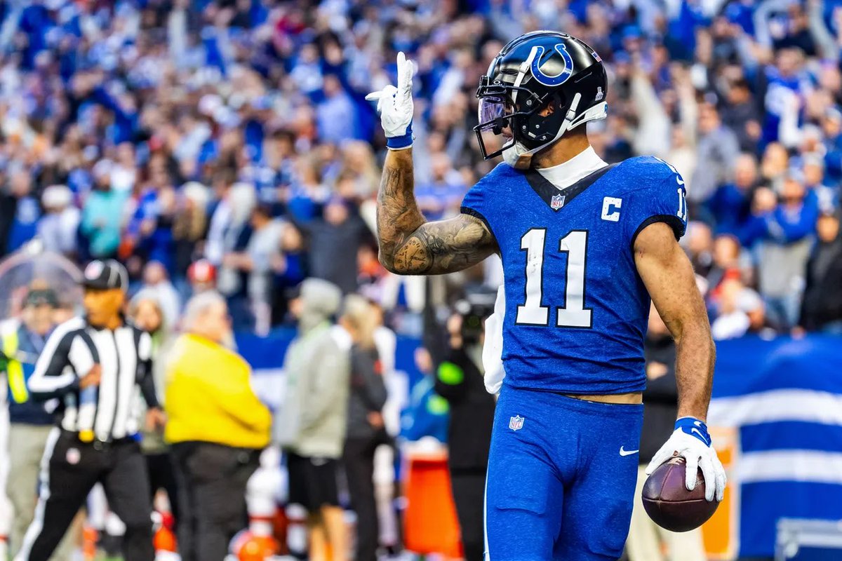 TheEkernEdge's tweet image. Michael Pittman Jr. through 4 weeks:

• WR13 (PPR)
• 15.6 FPTS/G
• 24% target share
• 1.98 YPRR

Leads the team in targets (29) and receiving TDs (3).

Looks like he’s back to his old self, but continues to be overlooked by the fantasy community.

Time to buy in.

#ForTheShoe