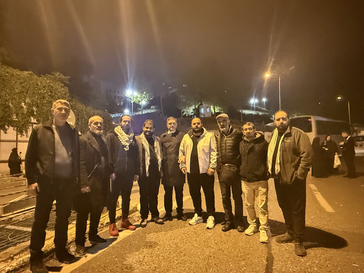 Amerikan konsolosluğu önündeydik… Nöbetimiz devam ediyor. Vatandaşlarımızı, vatandaşlarımız kaçırılmışken; Amerikan konsolosluğunu ablukaya almaya davet ediyoruz. 

Yesevi Alperen Ocakları Genel Başkanı M.Kürşat Mican <a href="/kursatmican/">M. Kürşat MİCAN</a> ağabeyime ve kıymetli teşkilatına teşekkürler!