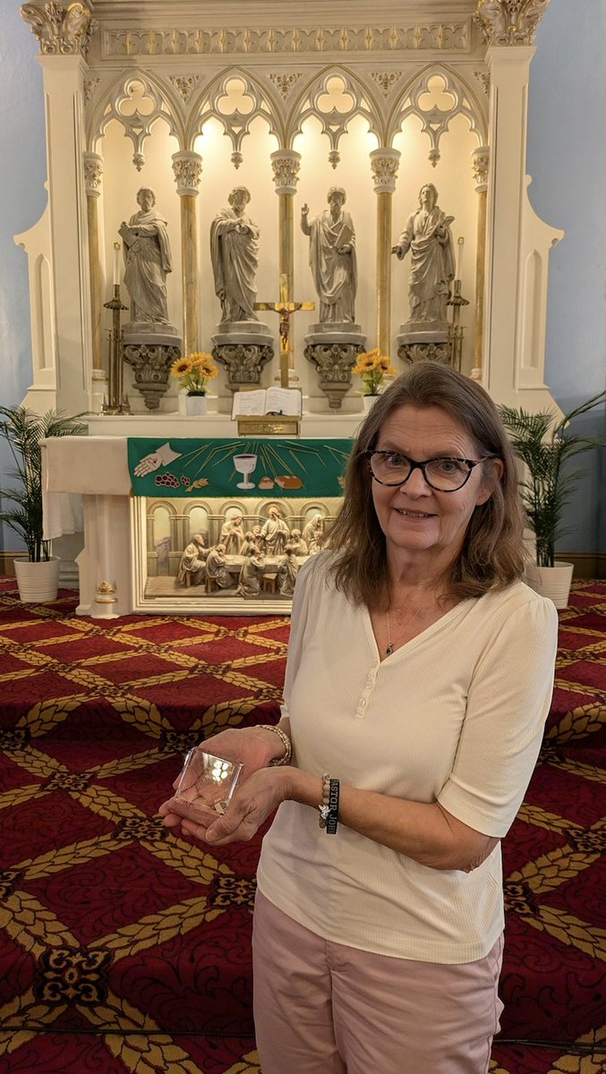 HomelessRespite's tweet image. Thank you again to our 2025 Transformation Award Honorees! Here is a few photos of our honorees showcasing their awards. Thank you to Channel 12, Movers and Makers, and The Cincinnati Business Courier for helping spread the word about the work of our amazing honorees!