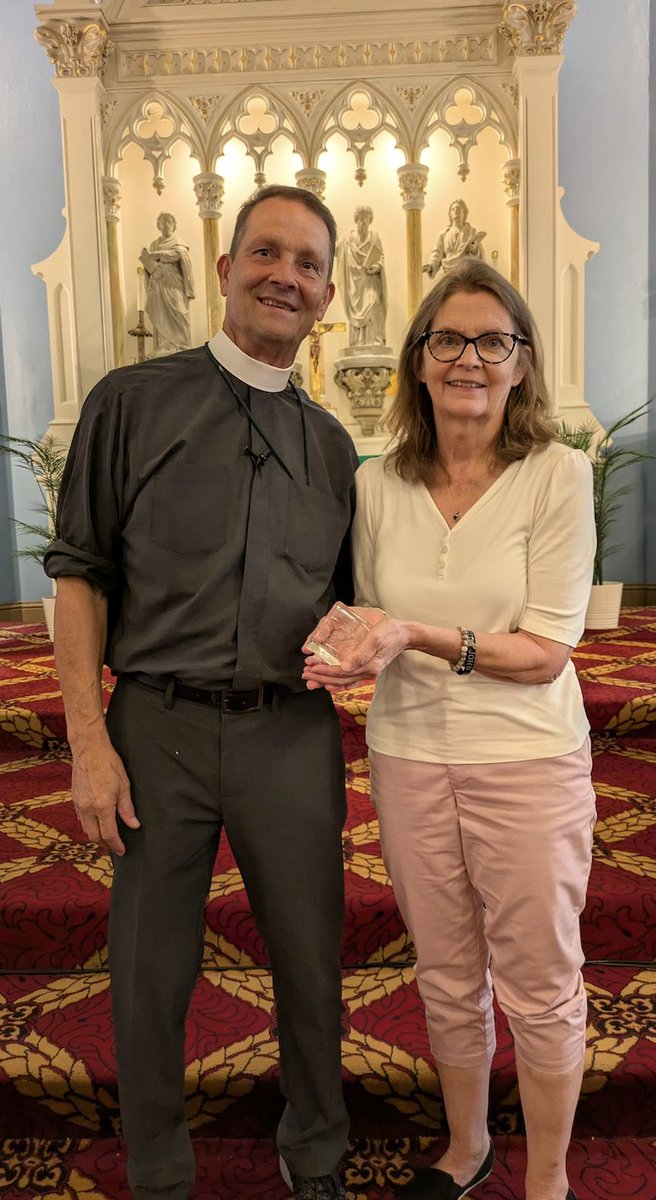 HomelessRespite's tweet image. Thank you again to our 2025 Transformation Award Honorees! Here is a few photos of our honorees showcasing their awards. Thank you to Channel 12, Movers and Makers, and The Cincinnati Business Courier for helping spread the word about the work of our amazing honorees!