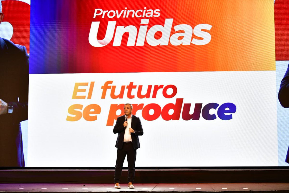 pablojavkin's tweet photo. Rosario fue subestimada, insultada y despreciada. Hoy está de pie, con la fuerza del trabajo, la gestión y las manos limpias. Con @maxipullaro cambiamos la historia en Santa Fe y con @GiScaglia vamos a mostrarle al país el camino de la esperanza. https://t.co/vgbO8XNYvn