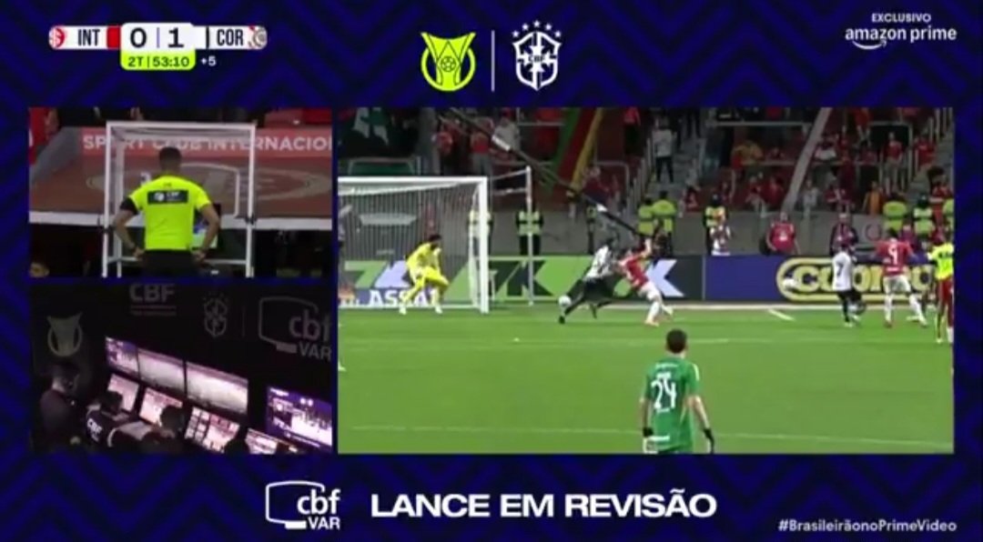 Vessoni's tweet image. Arbitragem no Beira-Rio:

Gol anulado por impedimento que ninguém sabe se tava e com a linha vermelha em cima da azul;

Pênalti inexistente com acréscimo estourado.

O prejuízo do Corinthians com arbitragem é óbvio, mas a raiva que tô do Cacá dar a chance para o árbitro fazer o…
