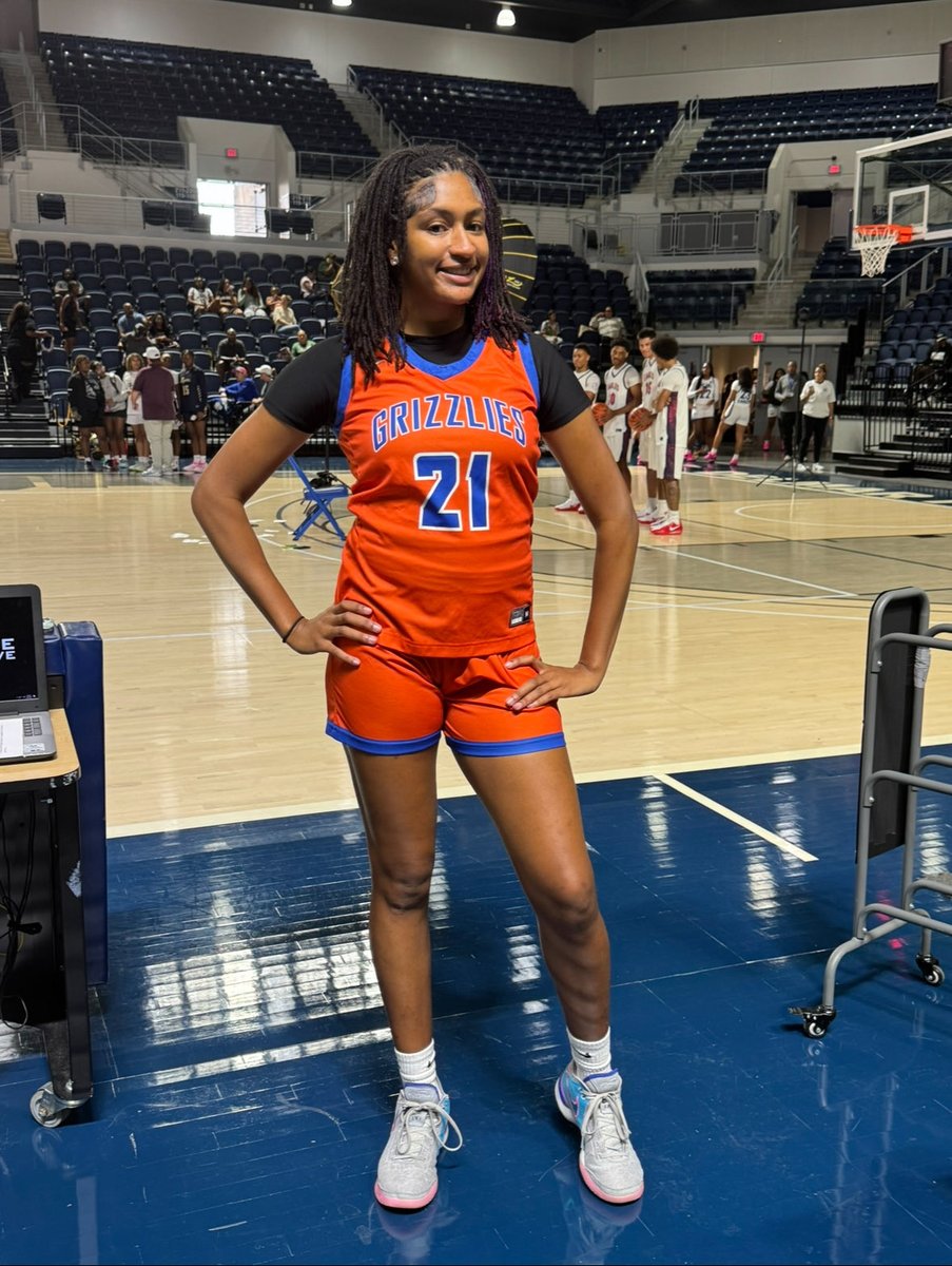 JordanDaigle_'s tweet photo. Behind the scenes at the Vype photo shoot today! #basketball #gohs #hooper @vypehouston @VYPEHOOPS @grandoaksgbb https://t.co/sCxS6A4Vzy