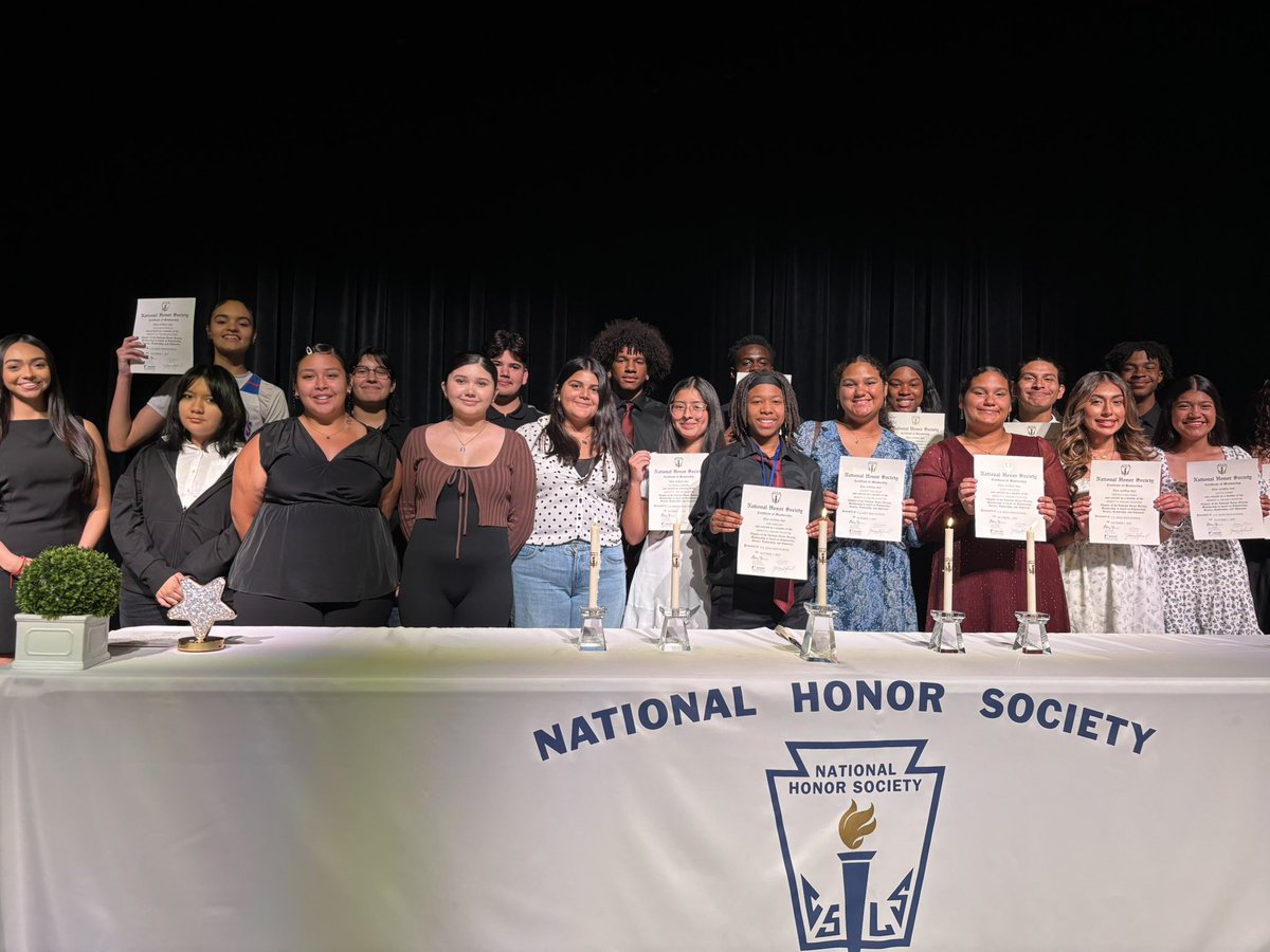 So proud of all the <a href="/SheldonSTEM/">Sheldon ISD STEM/PTECH</a> Kids that were inducted into the National Honor Society tonight.  Persistent Hard Work &amp; GRIT is the only way to get in this club! 😁💪💙 #ProudDirector <a href="/SheldonISD/">Sheldon ISD</a> <a href="/KingHSPanthers/">CE King High School</a>